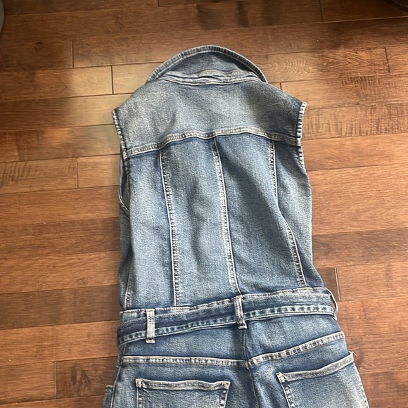 Belted denim jumpsuit from Venus. Size 6 - Picture 4 of 9